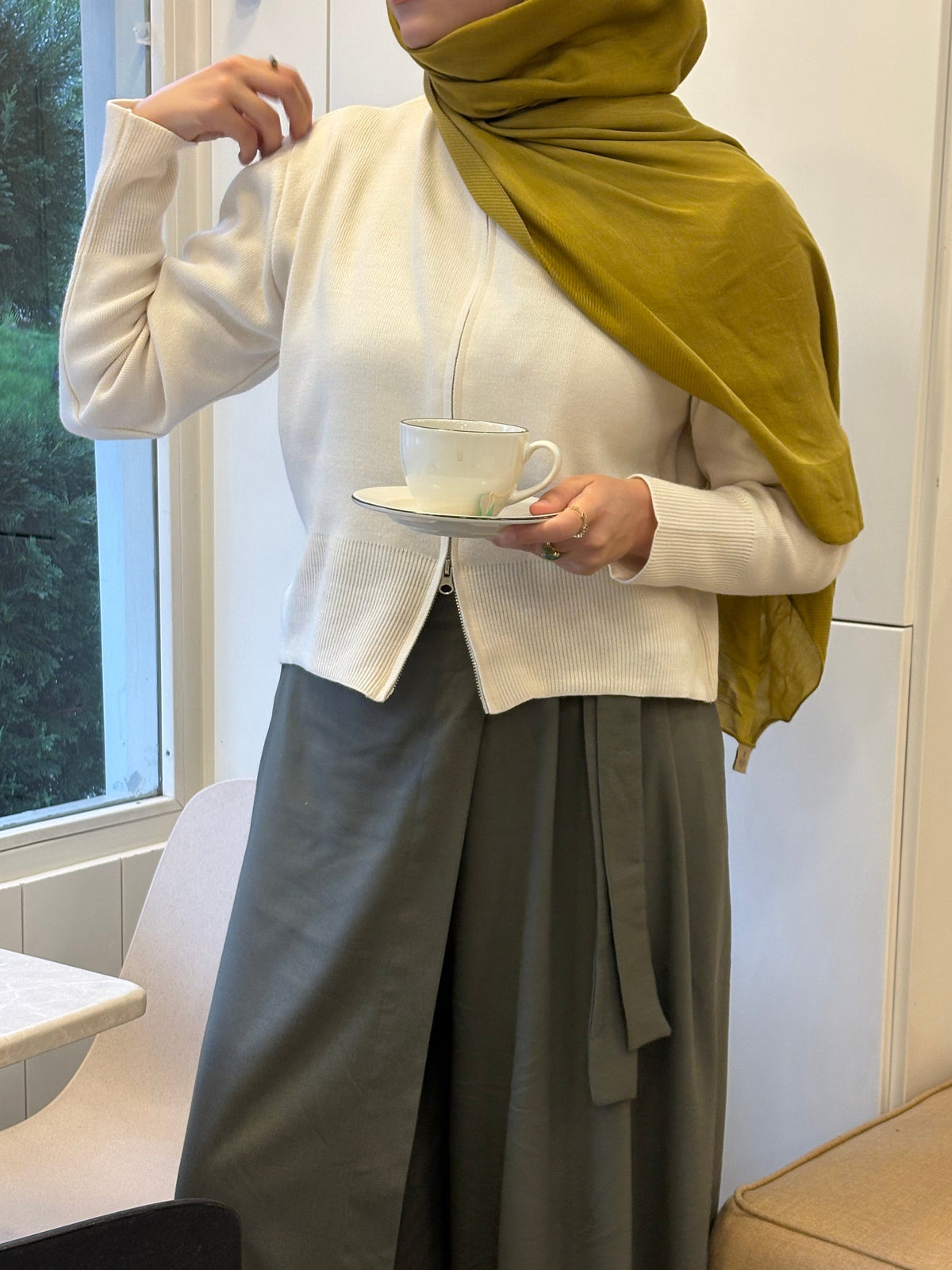 EKRU OLYA HIRKA