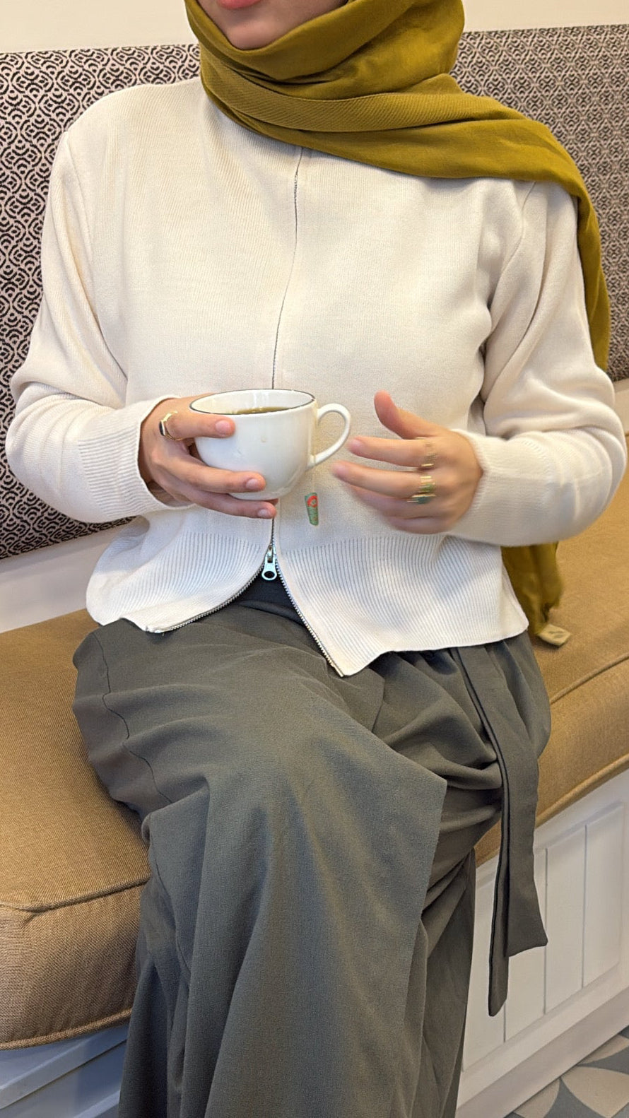 EKRU OLYA HIRKA